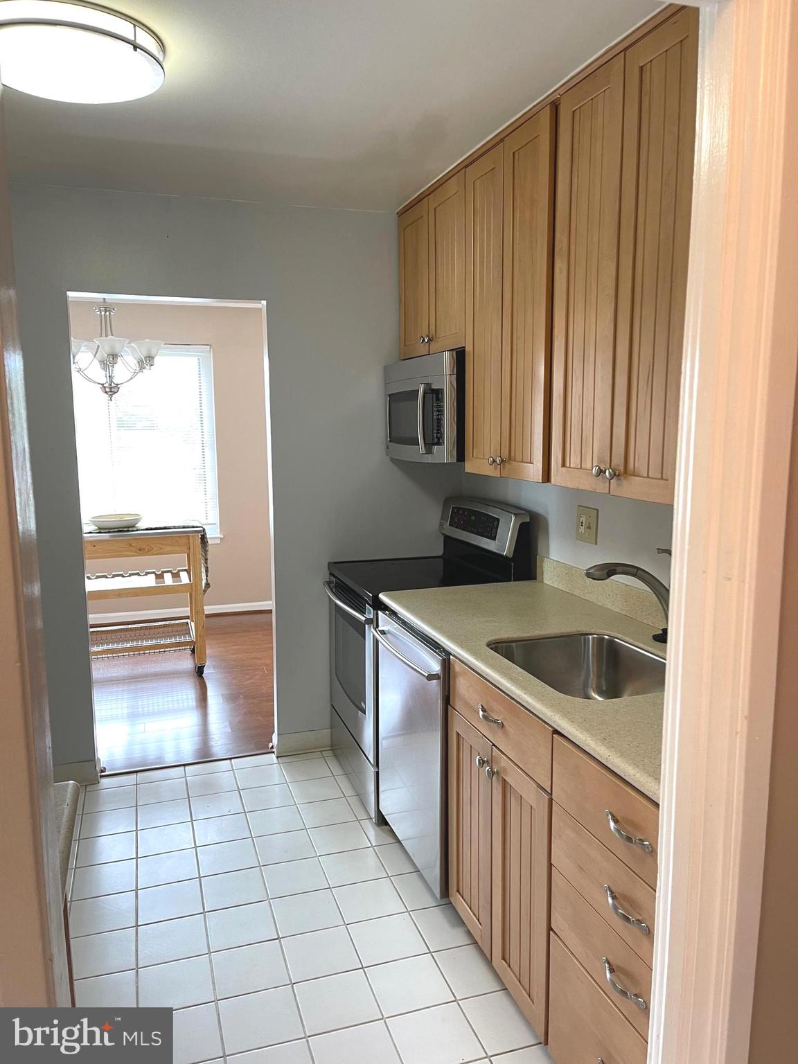 HAWTHORNE VILLAGE - Residential Lease