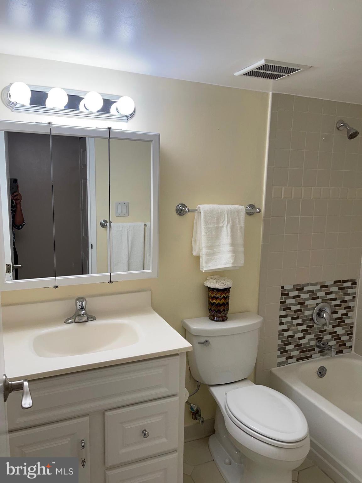 HAWTHORNE VILLAGE - Residential Lease