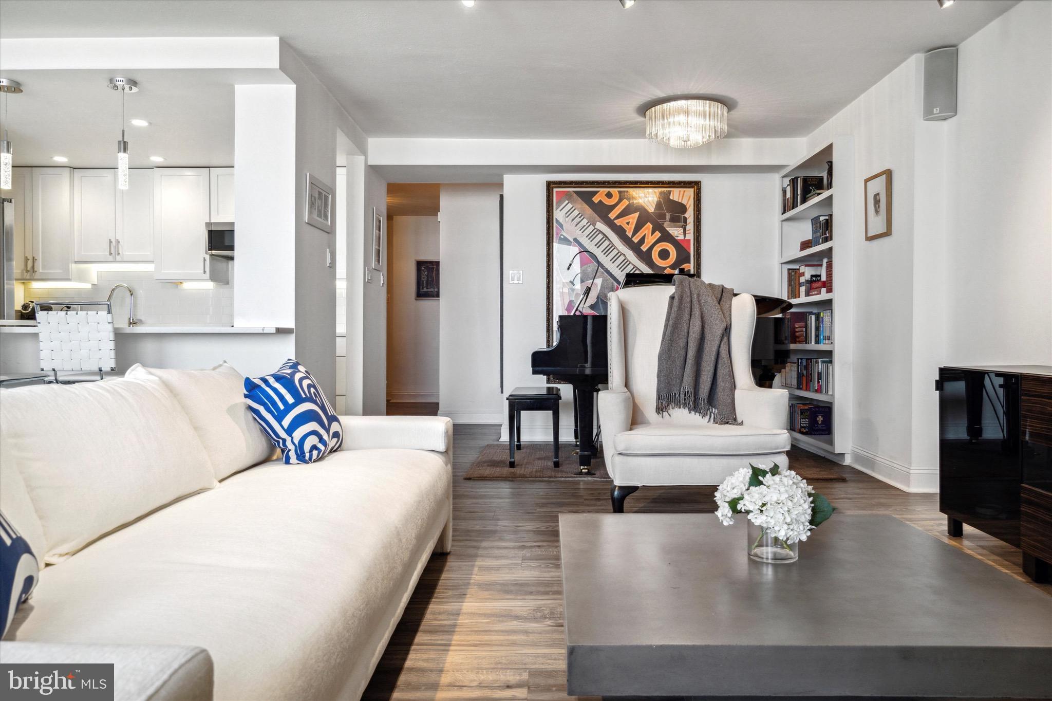SOCIETY HILL - Residential