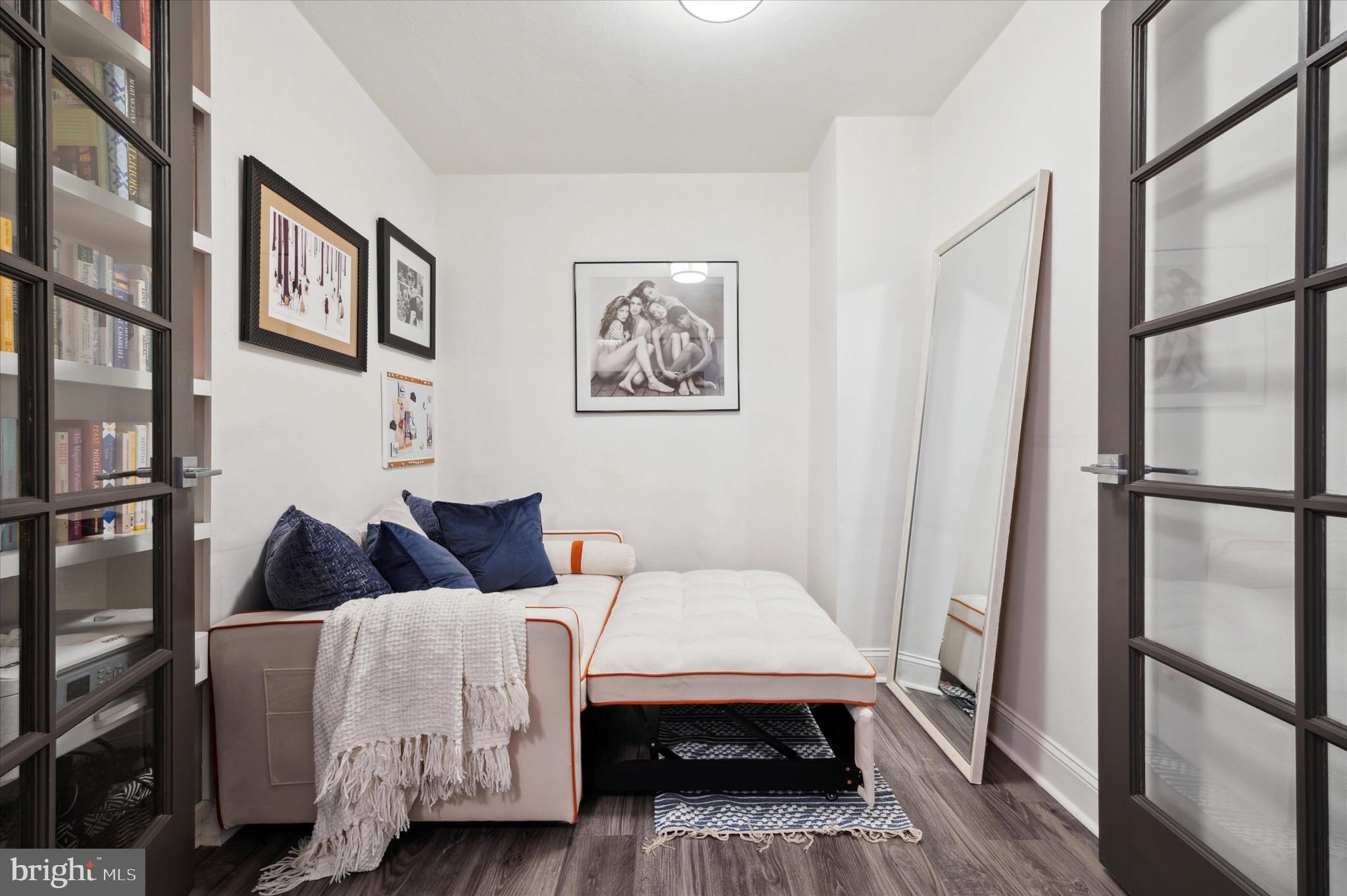SOCIETY HILL - Residential