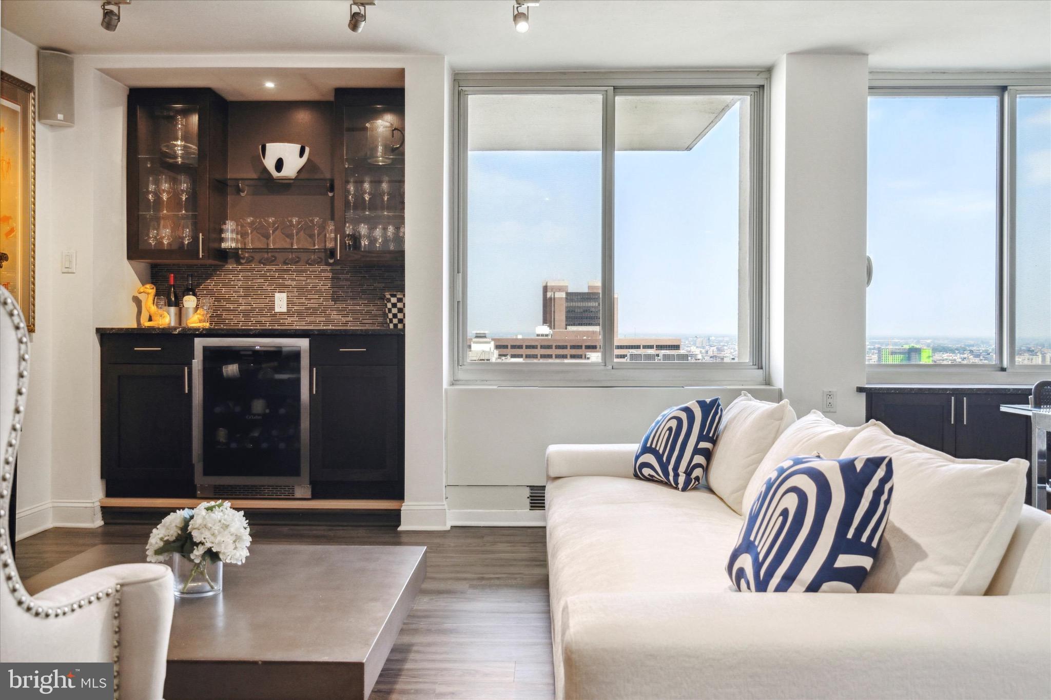 SOCIETY HILL - Residential