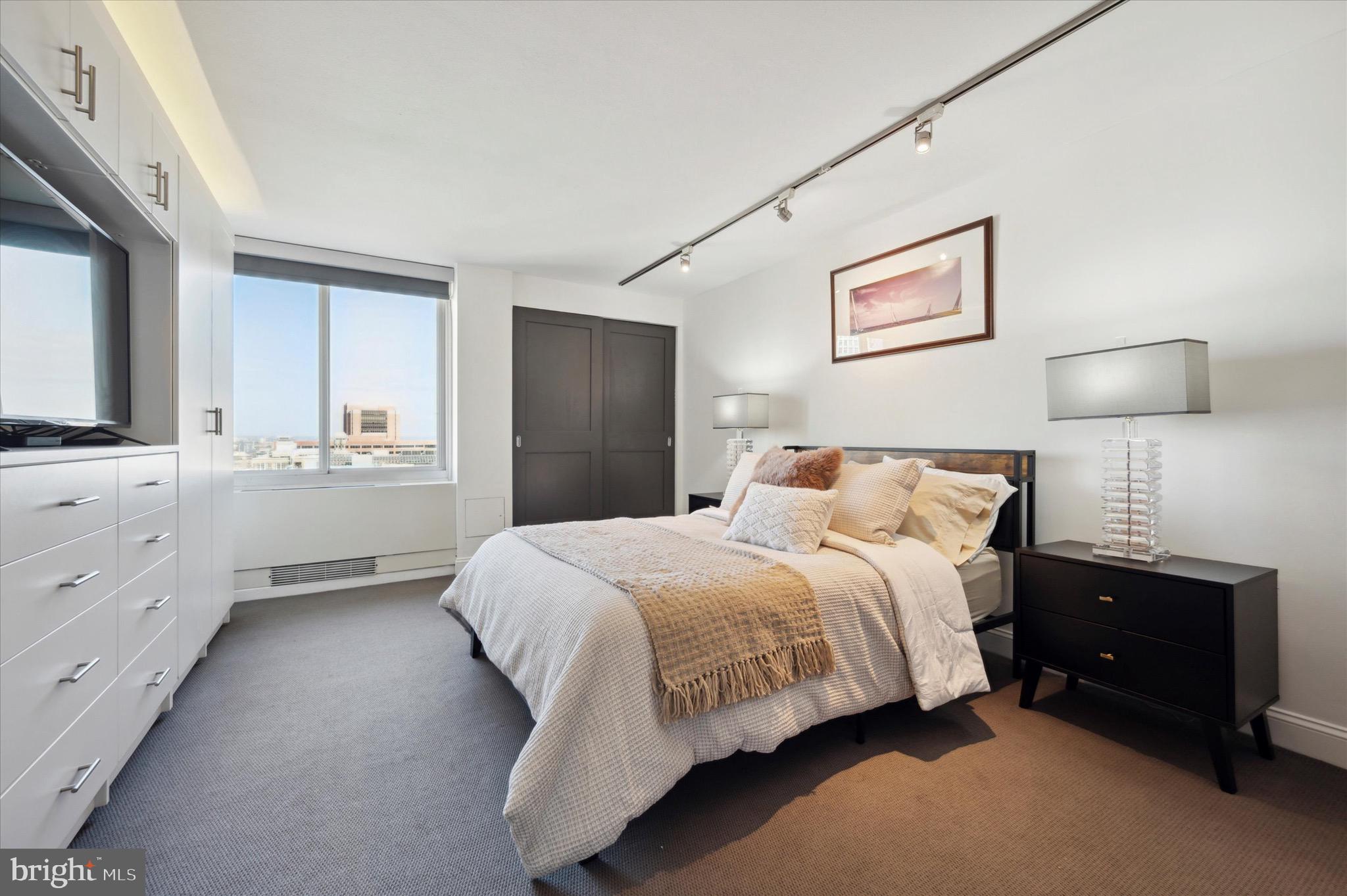 SOCIETY HILL - Residential