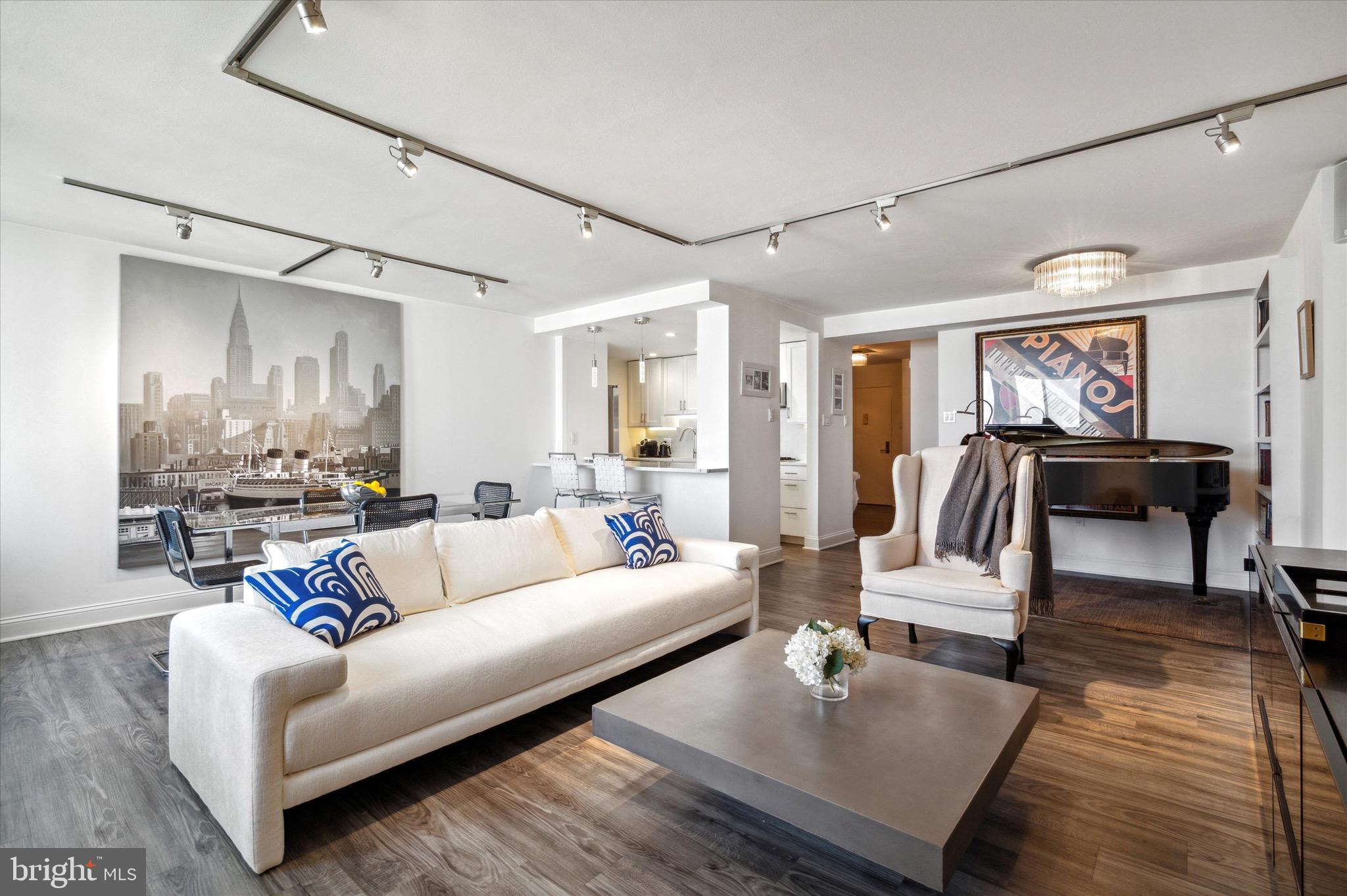 SOCIETY HILL - Residential