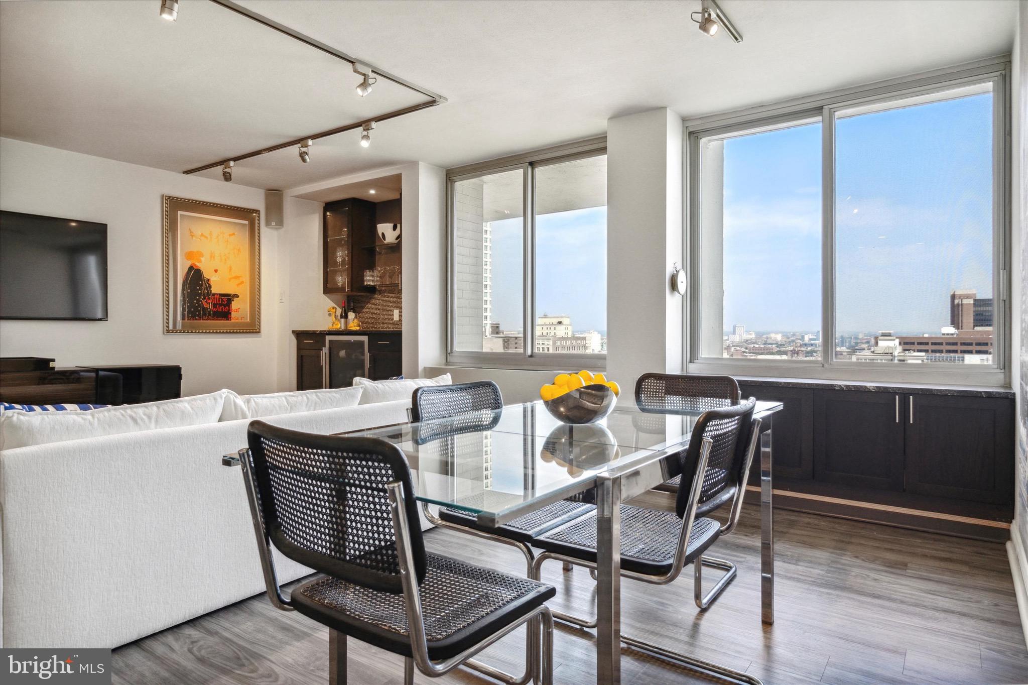 SOCIETY HILL - Residential