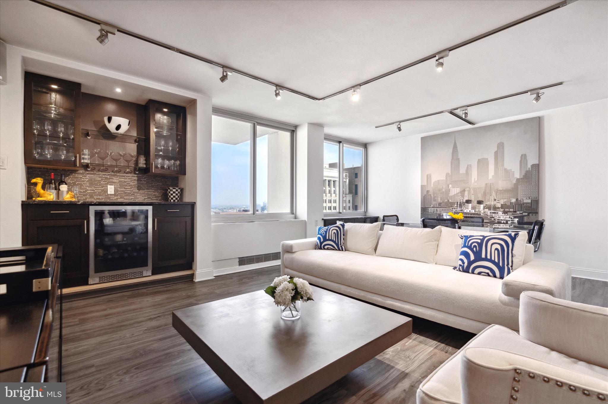 SOCIETY HILL - Residential