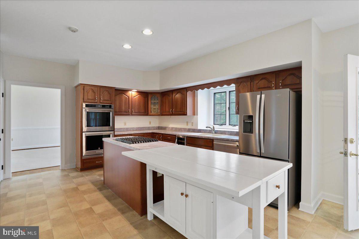 LOCUST HILL - Residential