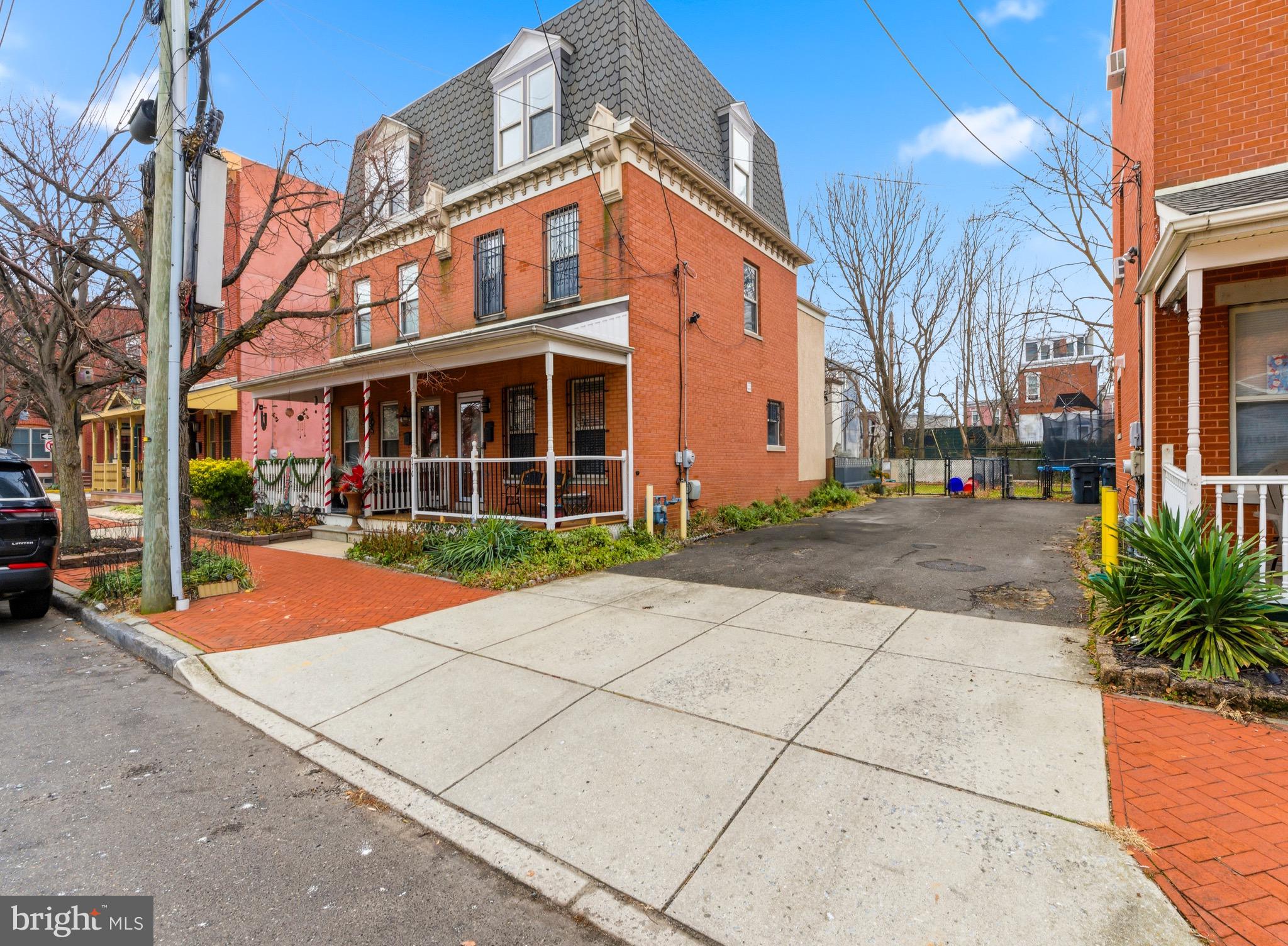 576 WASHINGTON STREET