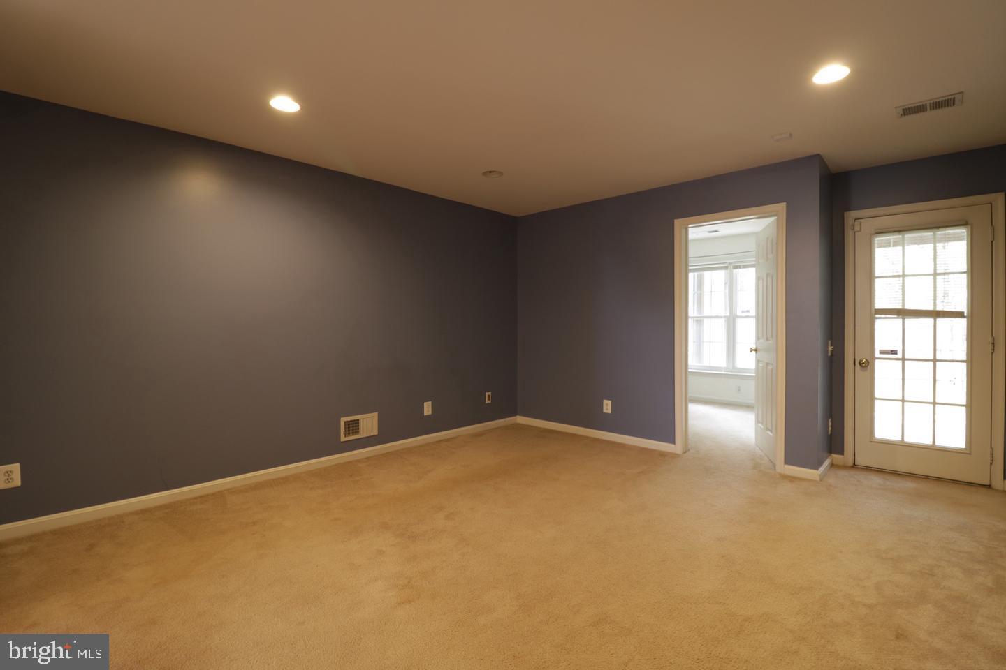 LOUDOUN PARKWAY CENTER - Residential Lease