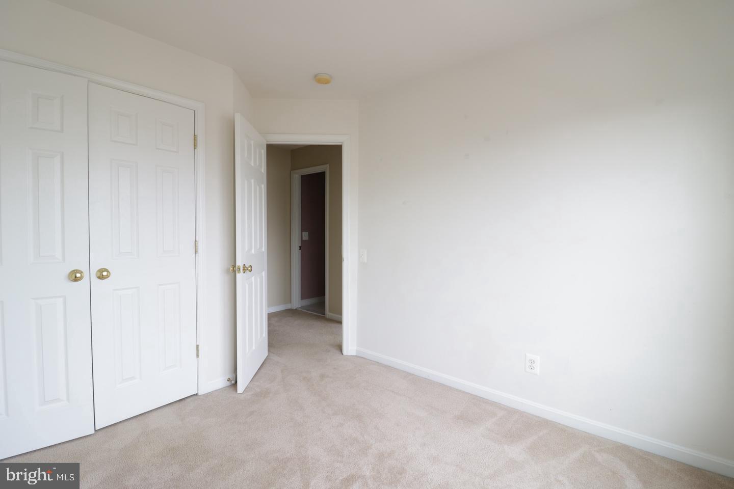 LOUDOUN PARKWAY CENTER - Residential Lease