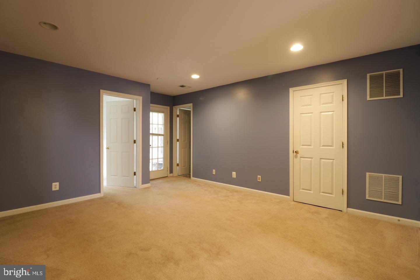 LOUDOUN PARKWAY CENTER - Residential Lease