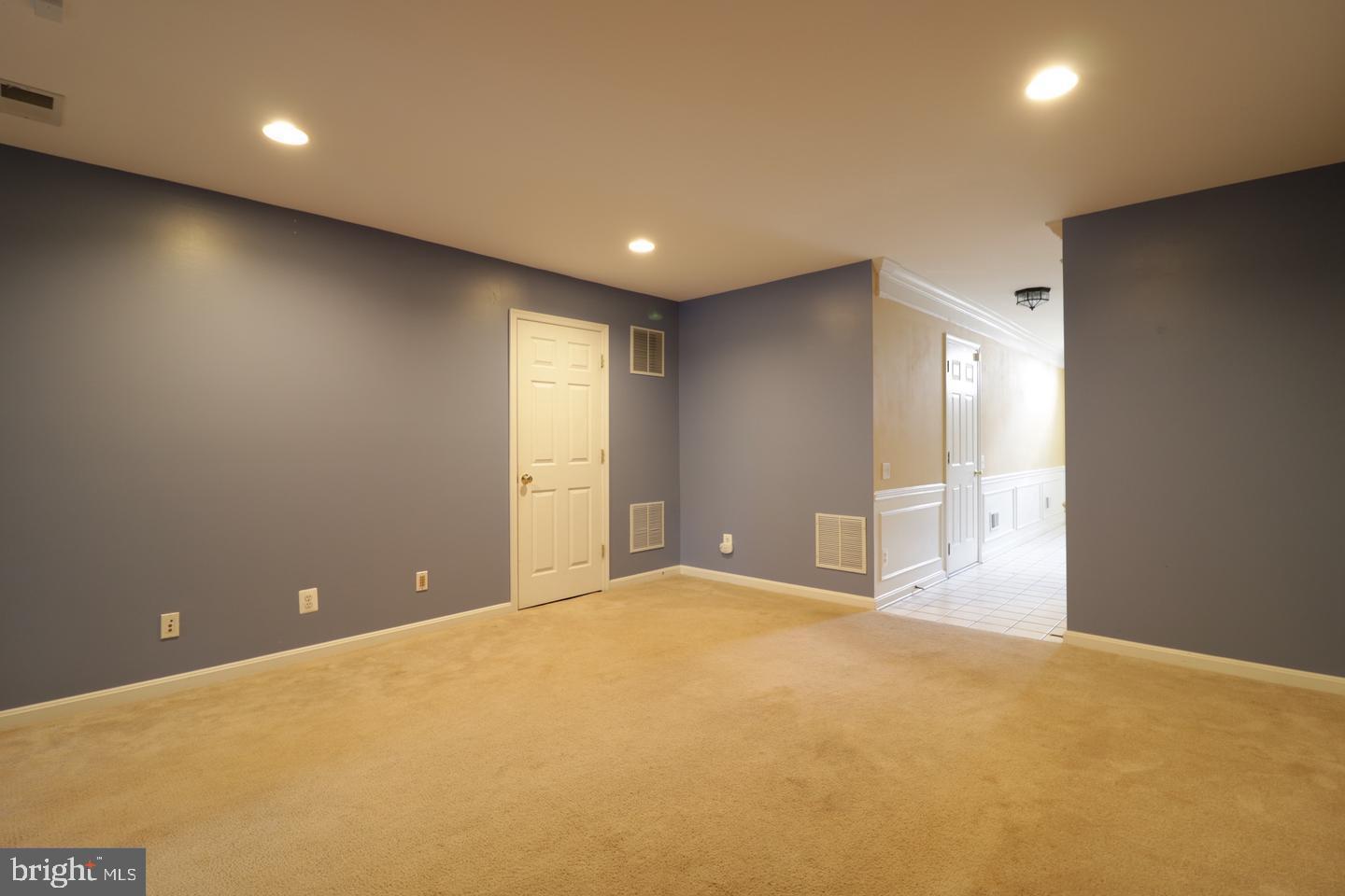 LOUDOUN PARKWAY CENTER - Residential Lease