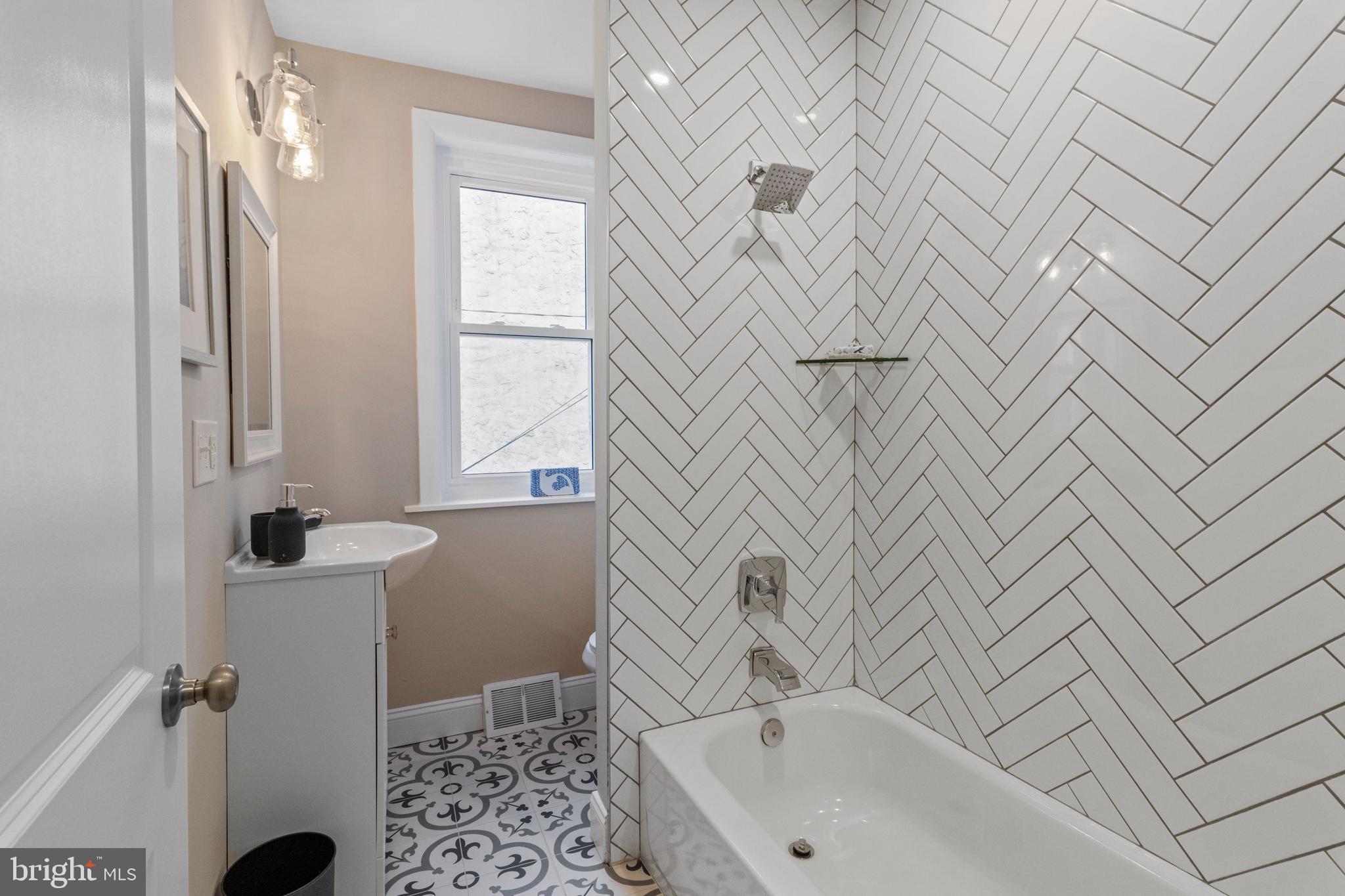 ROXBOROUGH - Residential