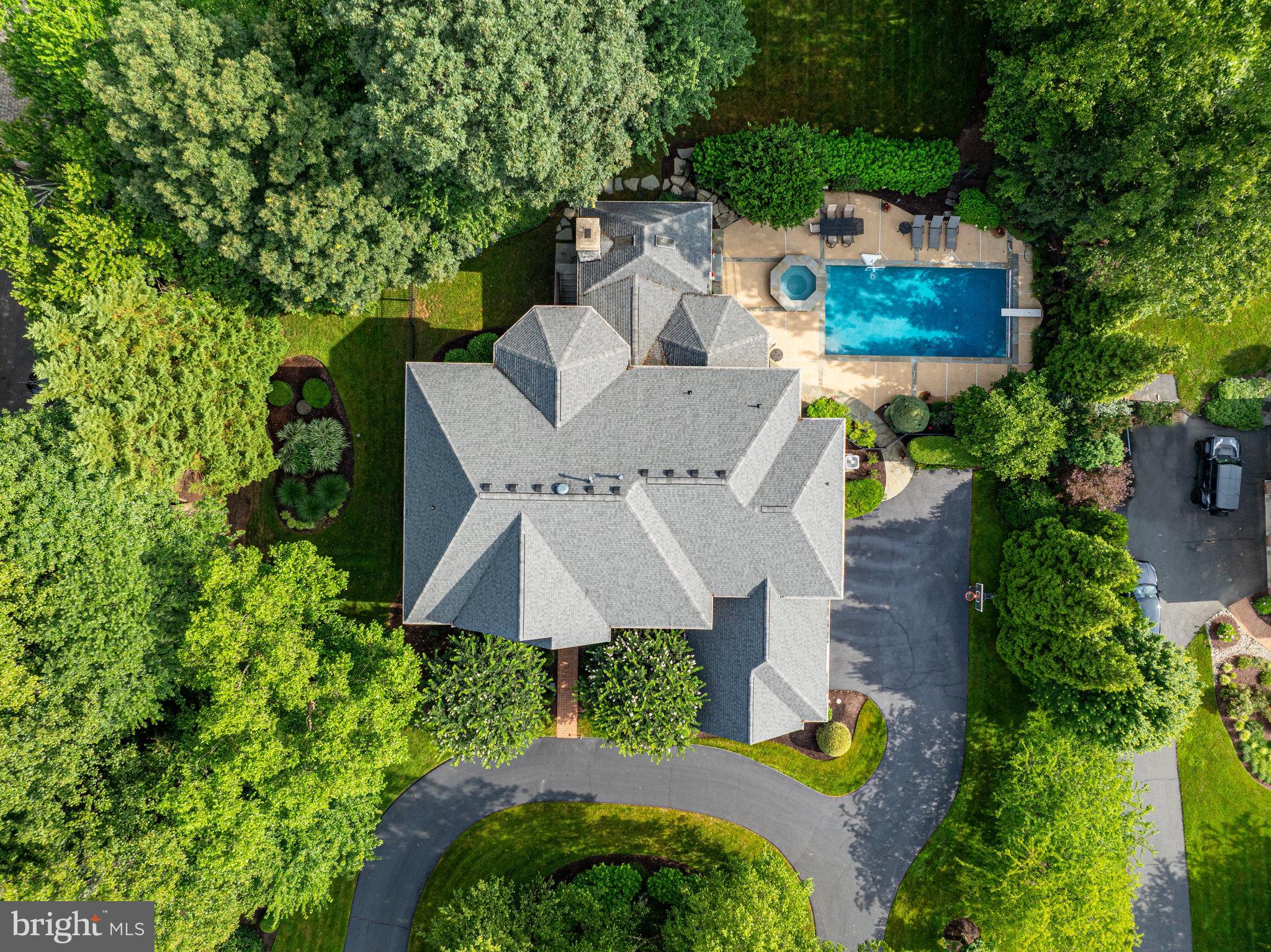 10910 SHALLOW CREEK DRIVE