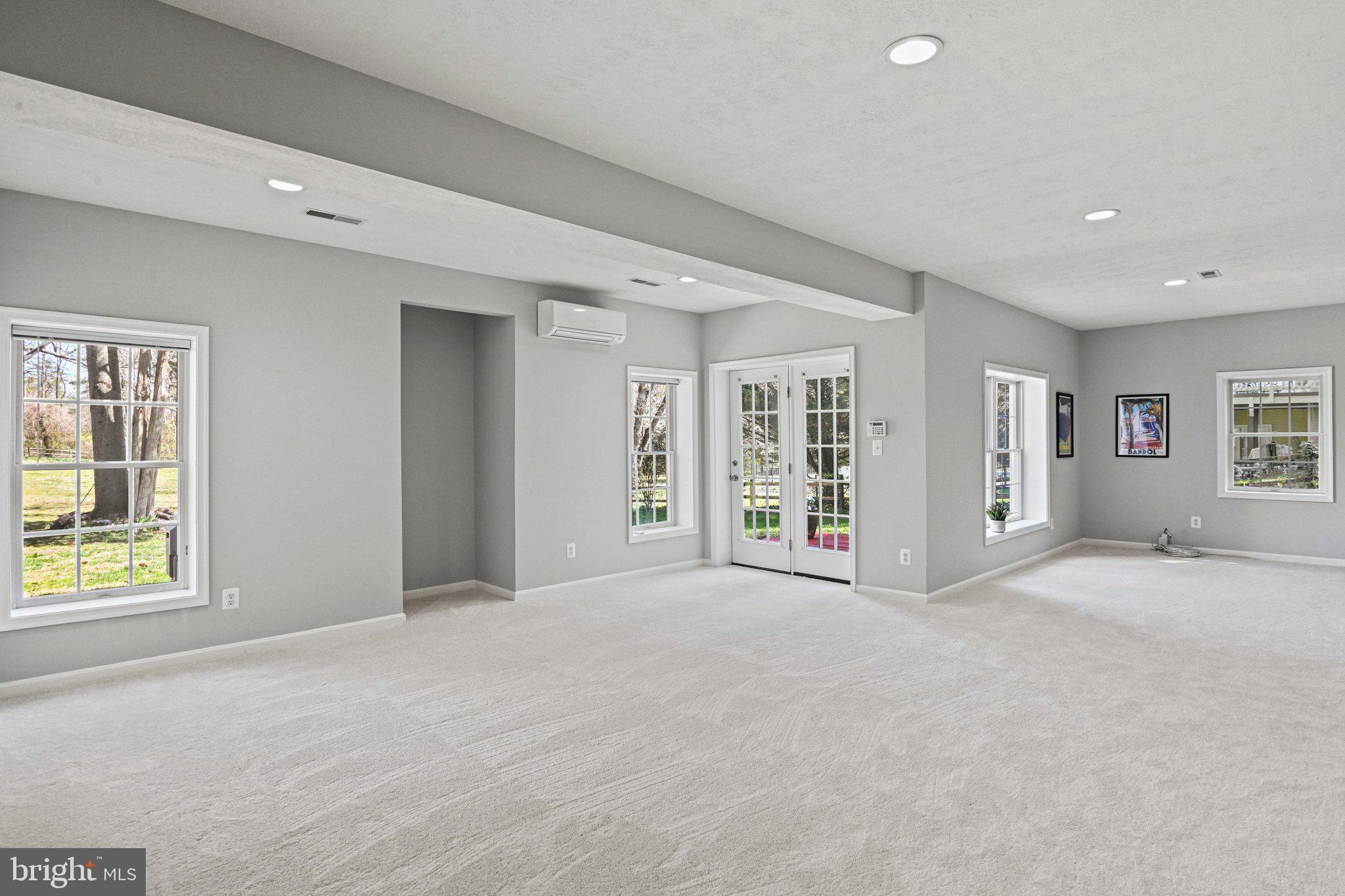 SPRING LAKE - Residential