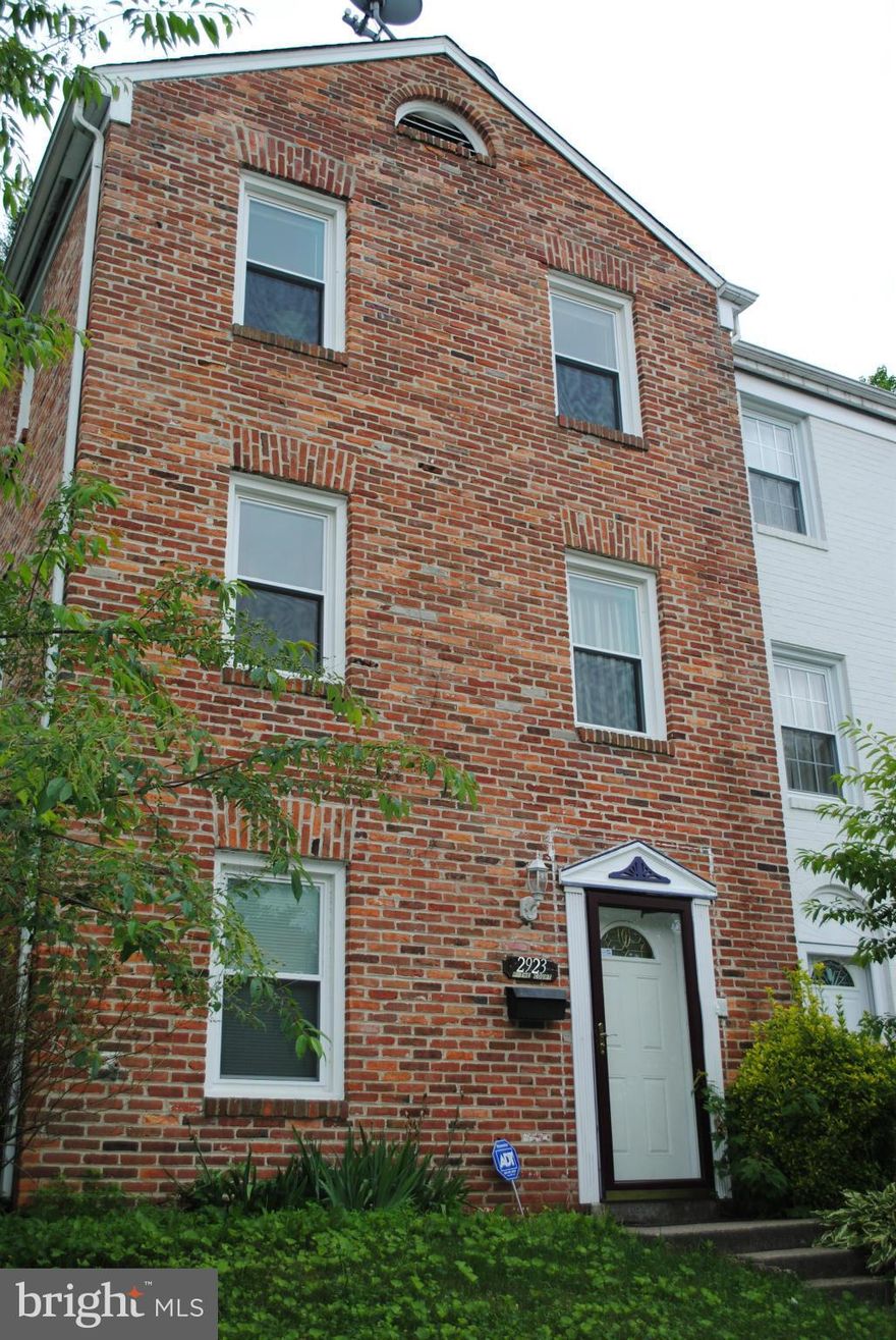 3 Level end unit spacious townhome! 4BR, 2 FB,1 HB.  Pergo flooring on 2 levels. New kitchen face cabinets & floor. Main level BR & a laundry area to include W&D. Country kitchen, DR/family room combo. Sliding glass door opens to deck & fenced large backyard.1 assigned,1 guest parking. Freshly painted, new carpet, windows, hot water heater, new bathroom floor & tiles.Close to shopping & much more.