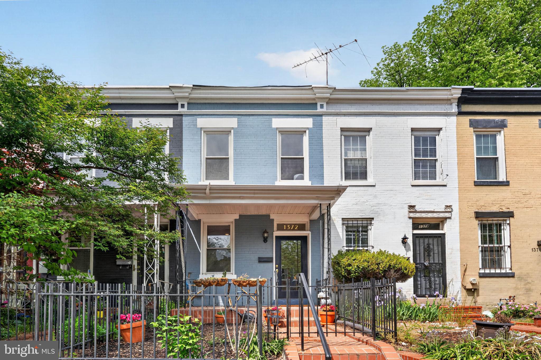 1372 C STREET NE