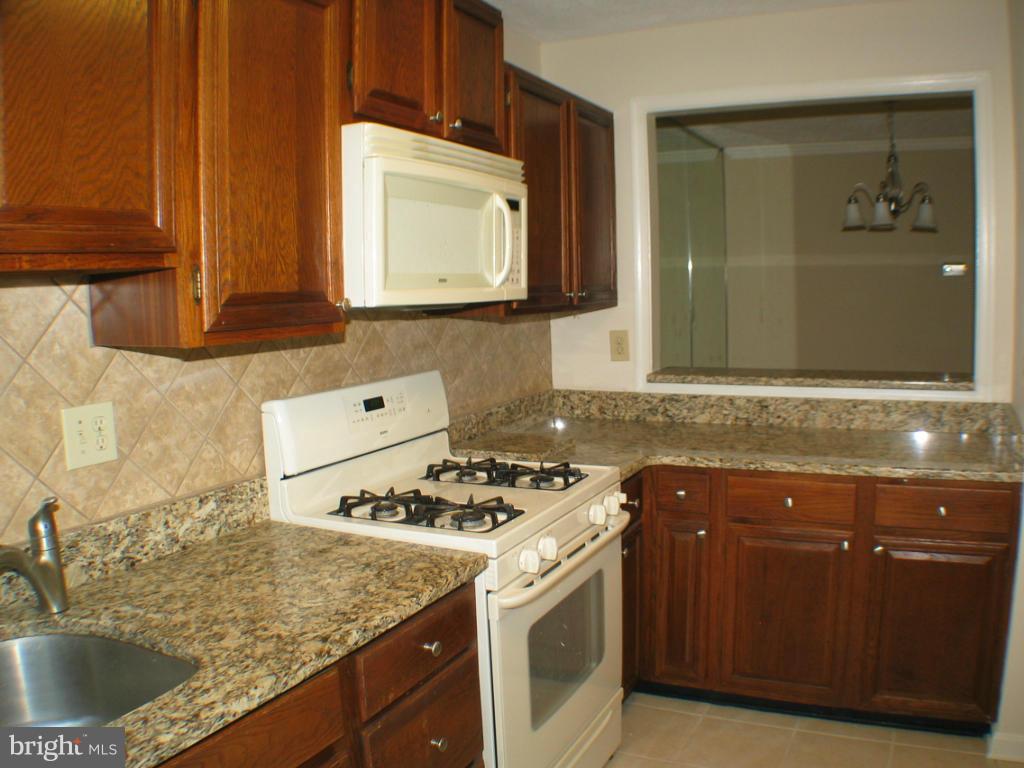 THE OAKTON - Residential Lease