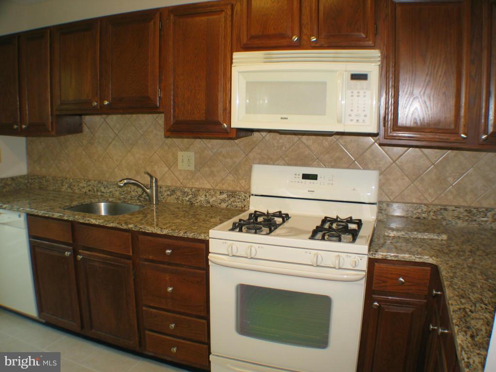 THE OAKTON - Residential Lease