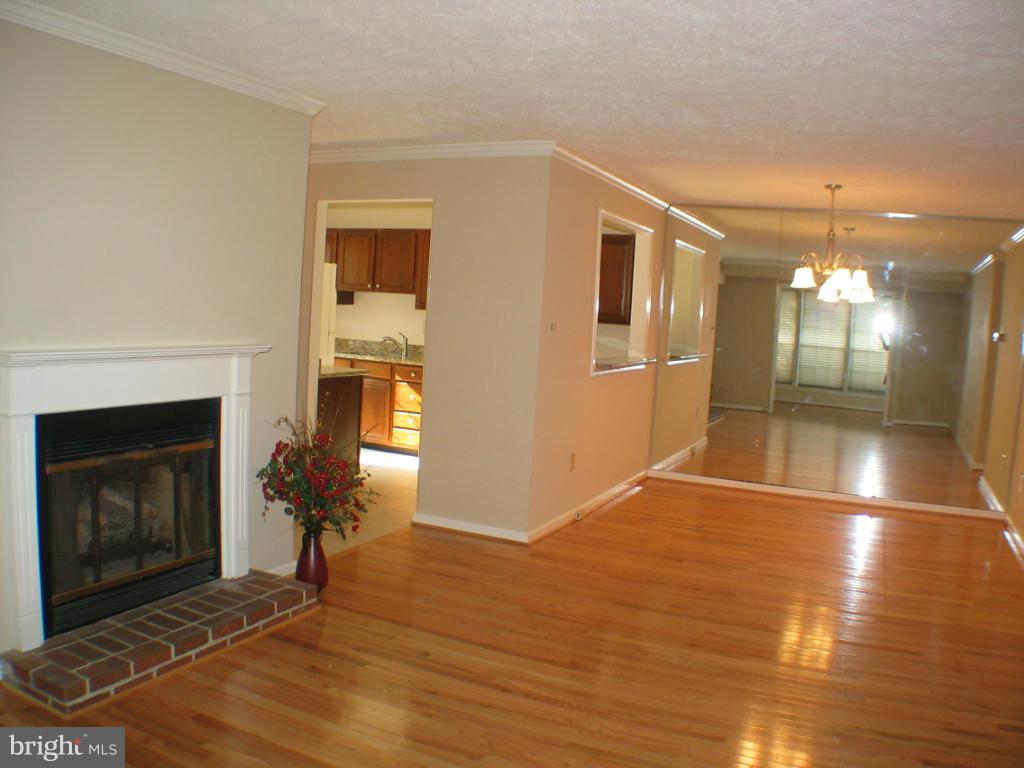 THE OAKTON - Residential Lease