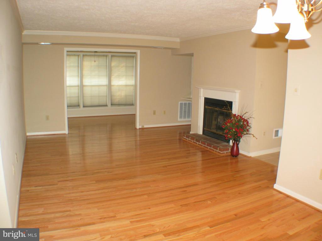 THE OAKTON - Residential Lease