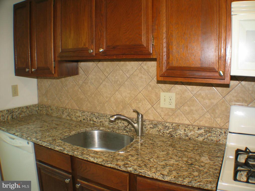 THE OAKTON - Residential Lease