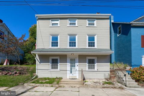 Photo of 32 E MAIN ST, ADAMSTOWN, PA 19501 (MLS # PALA2026090)