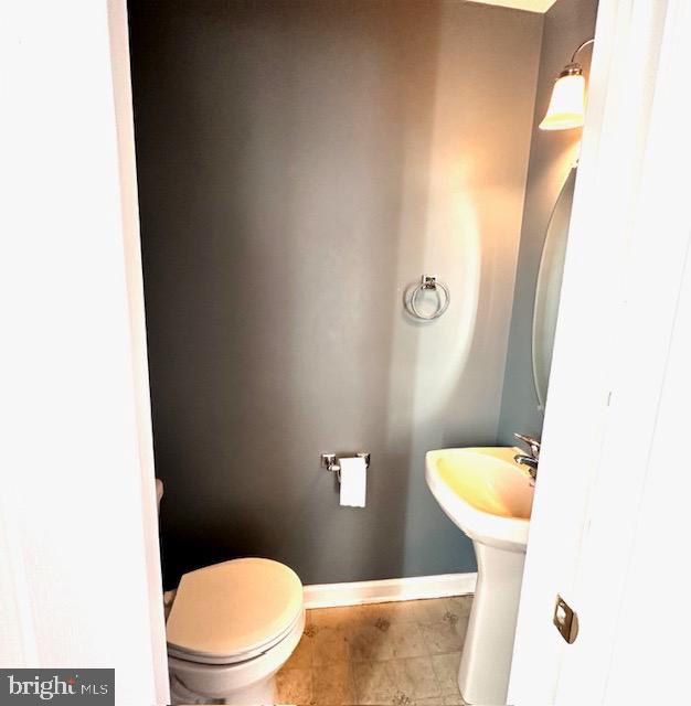 MARSHALL SQUARE - Residential Lease