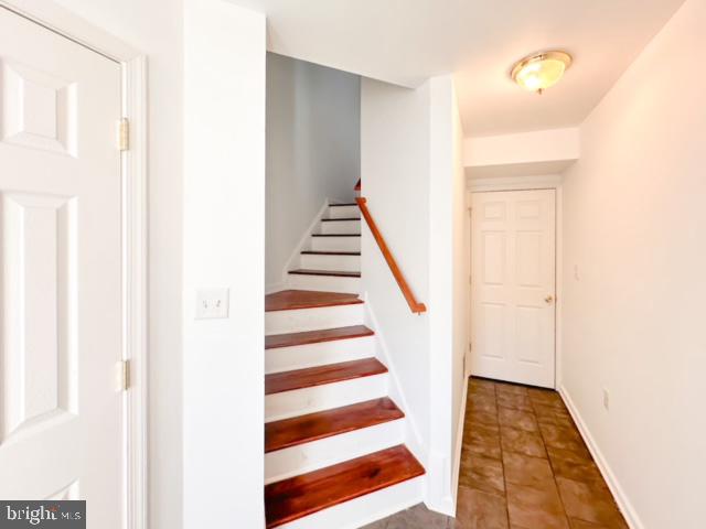 MARSHALL SQUARE - Residential Lease