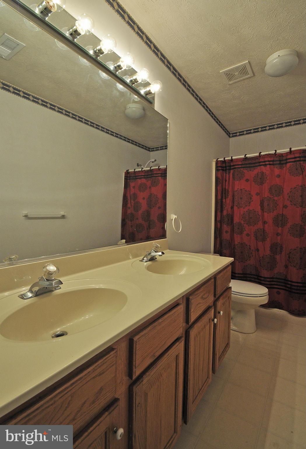 ROYAL OAKS - Residential