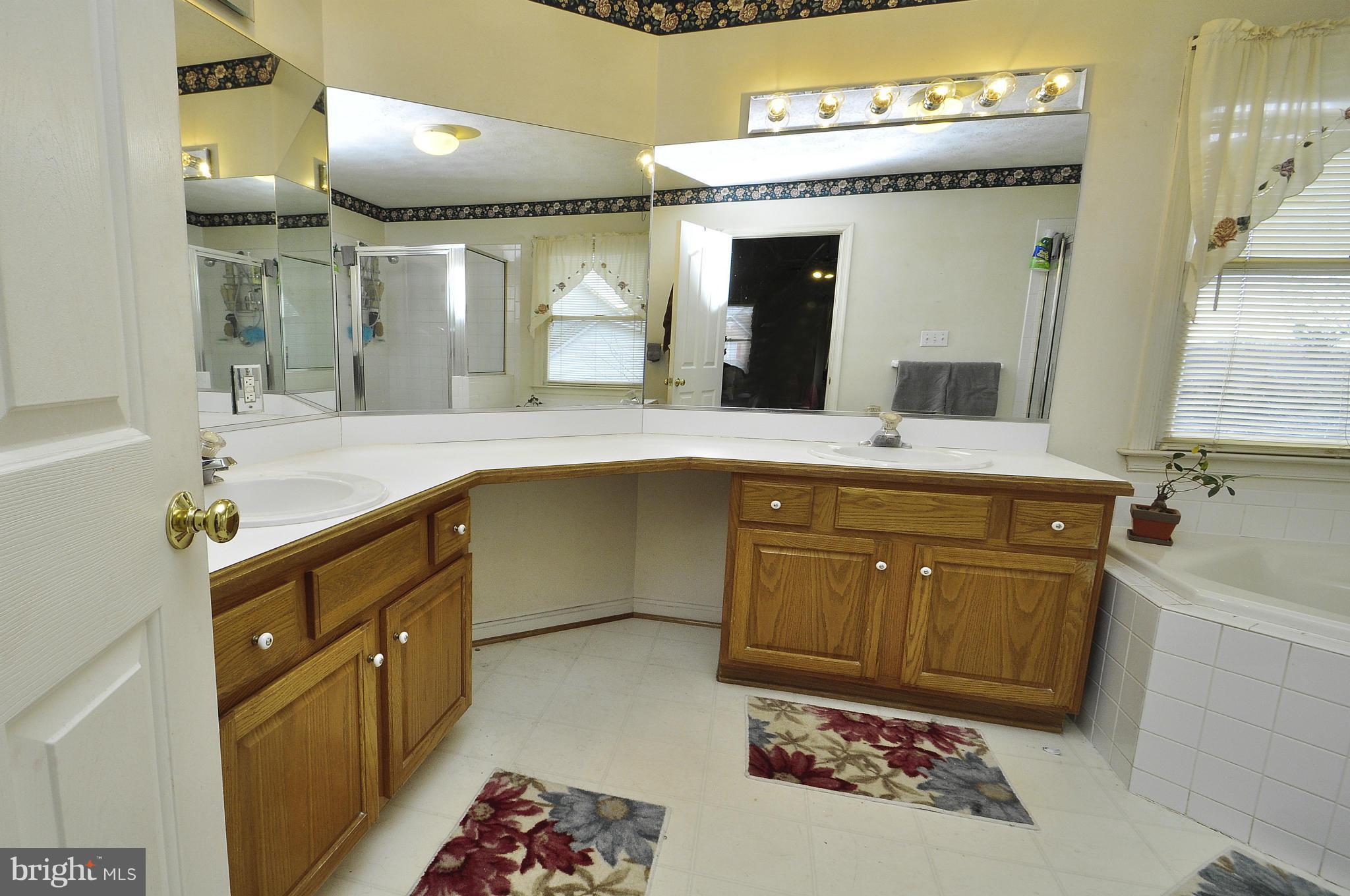 ROYAL OAKS - Residential