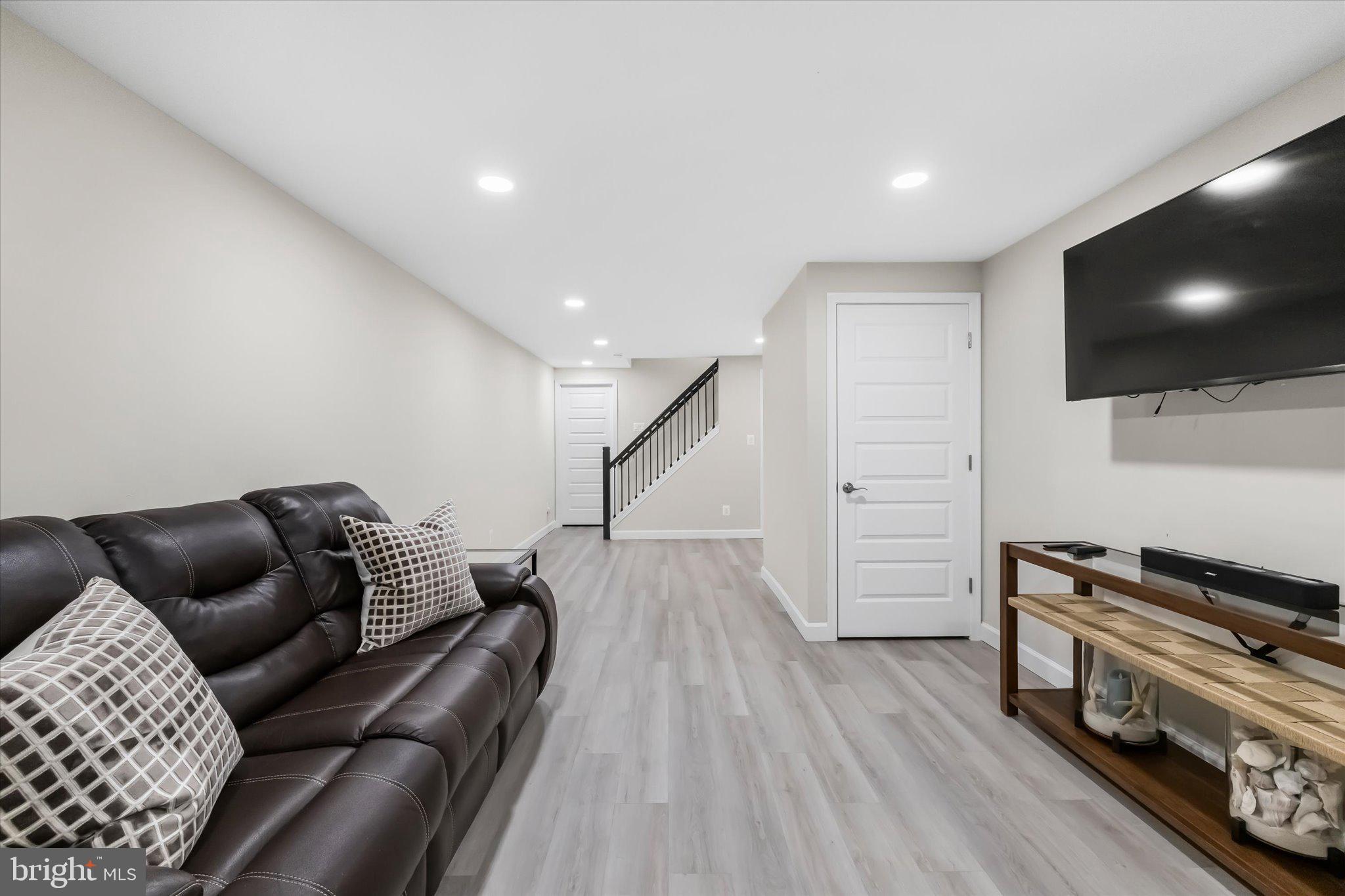 MONTCLAIR - Residential