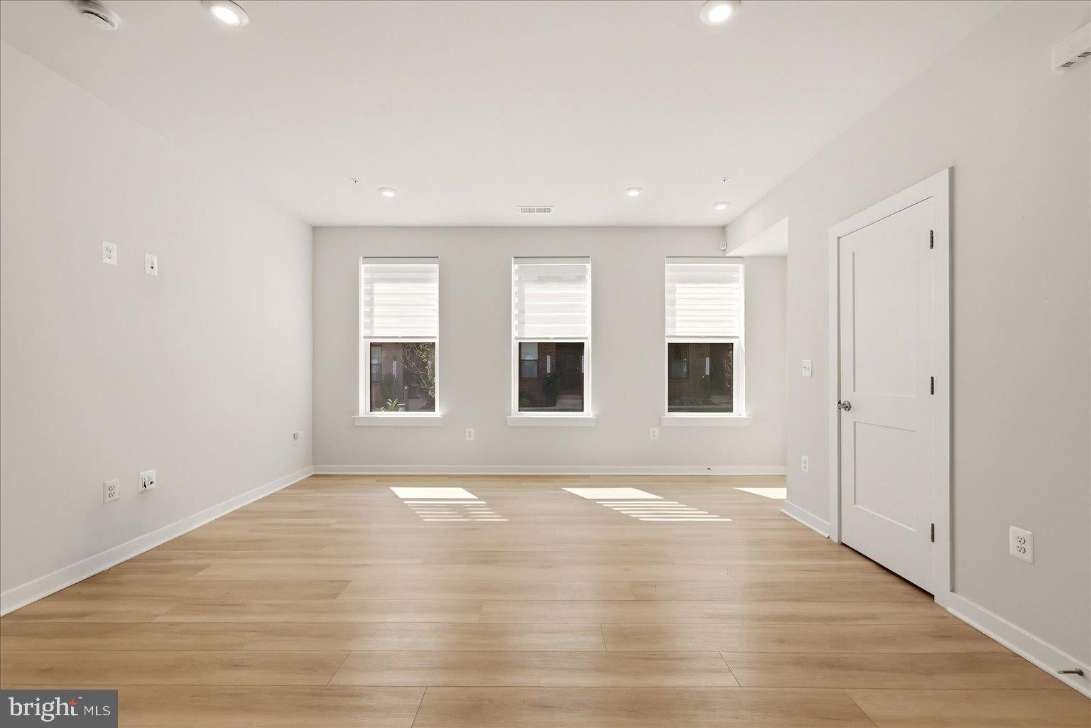 44531 WOLFHOUND SQUARE