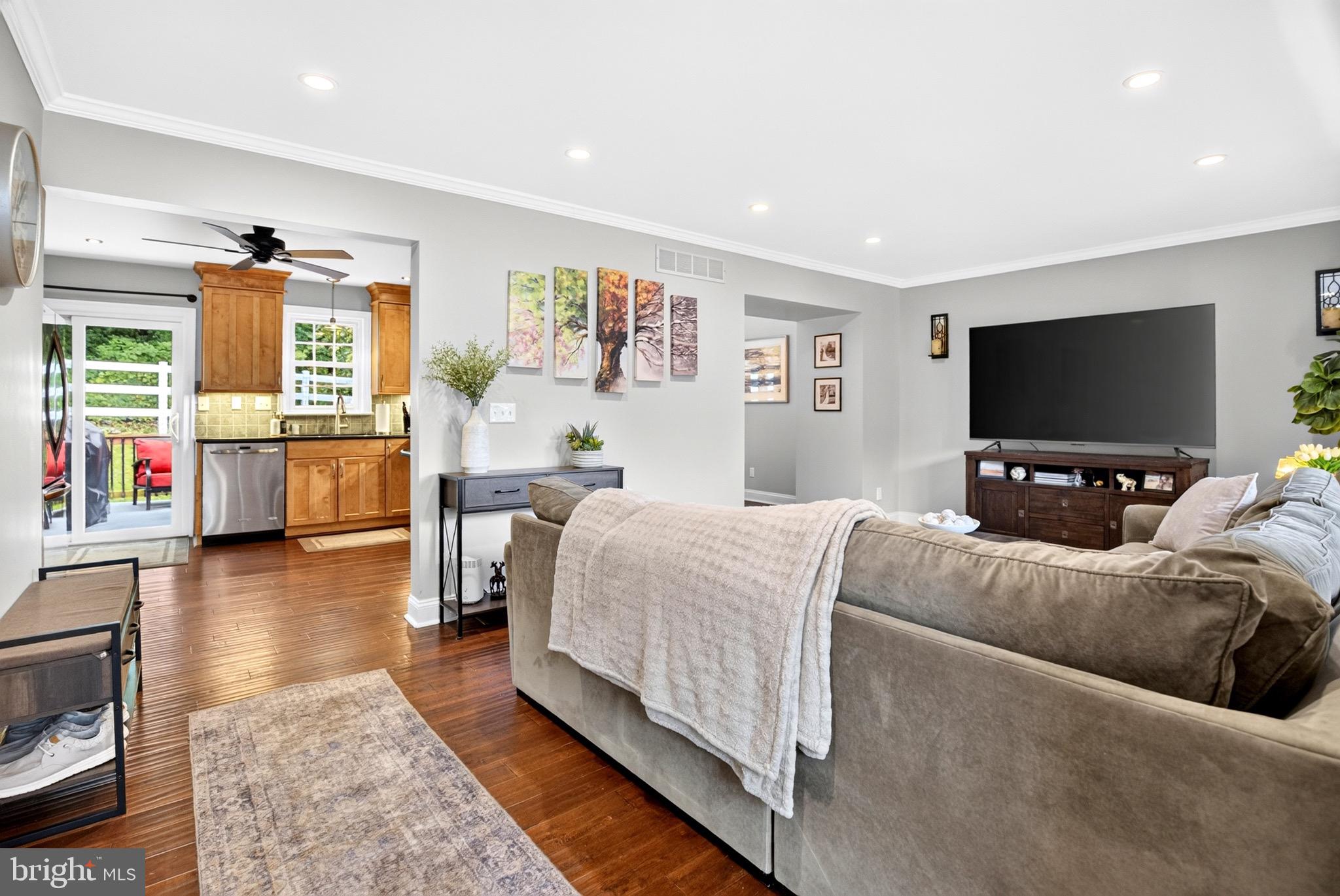 1658 HEMLOCK CIRCLE