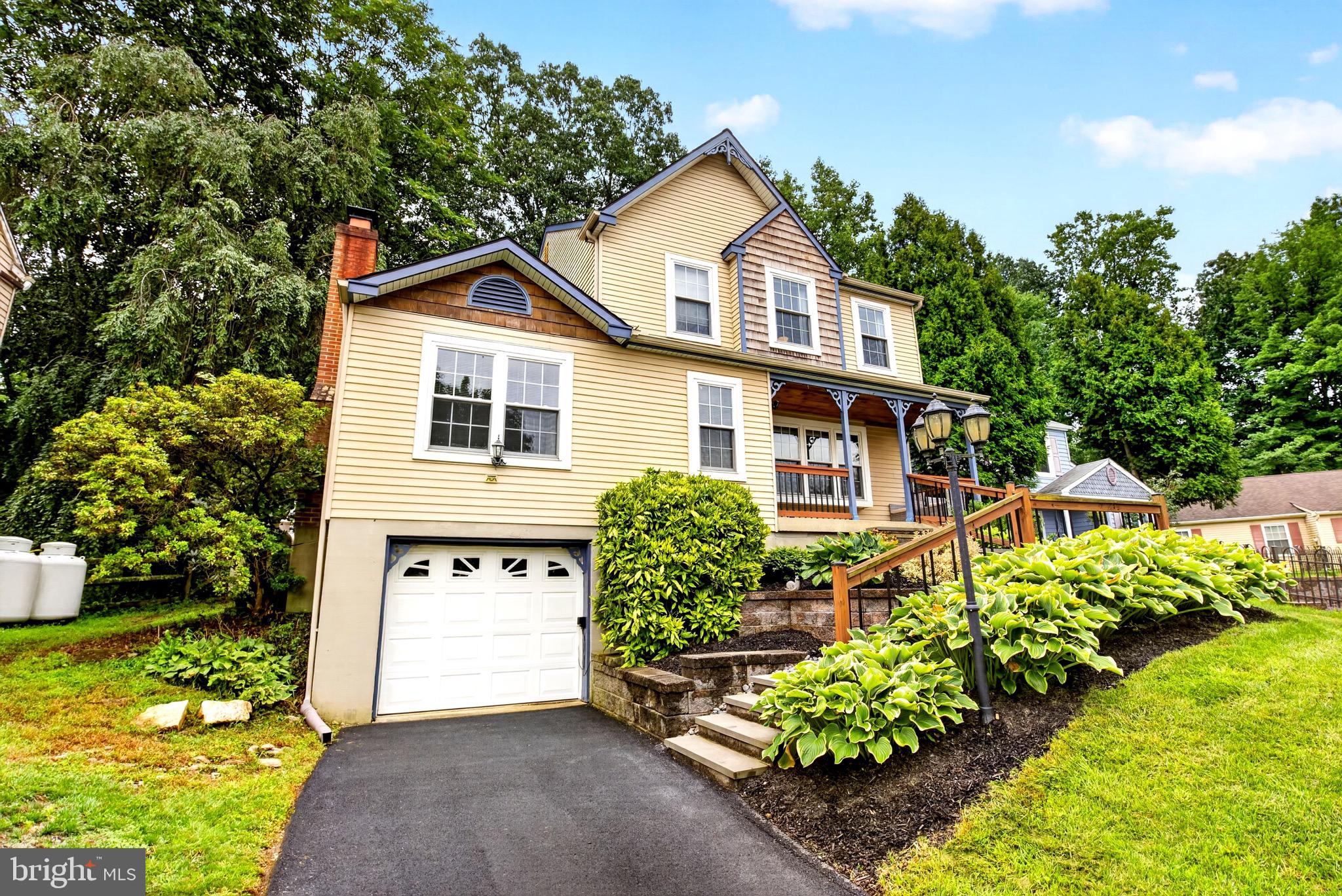1658 HEMLOCK CIRCLE