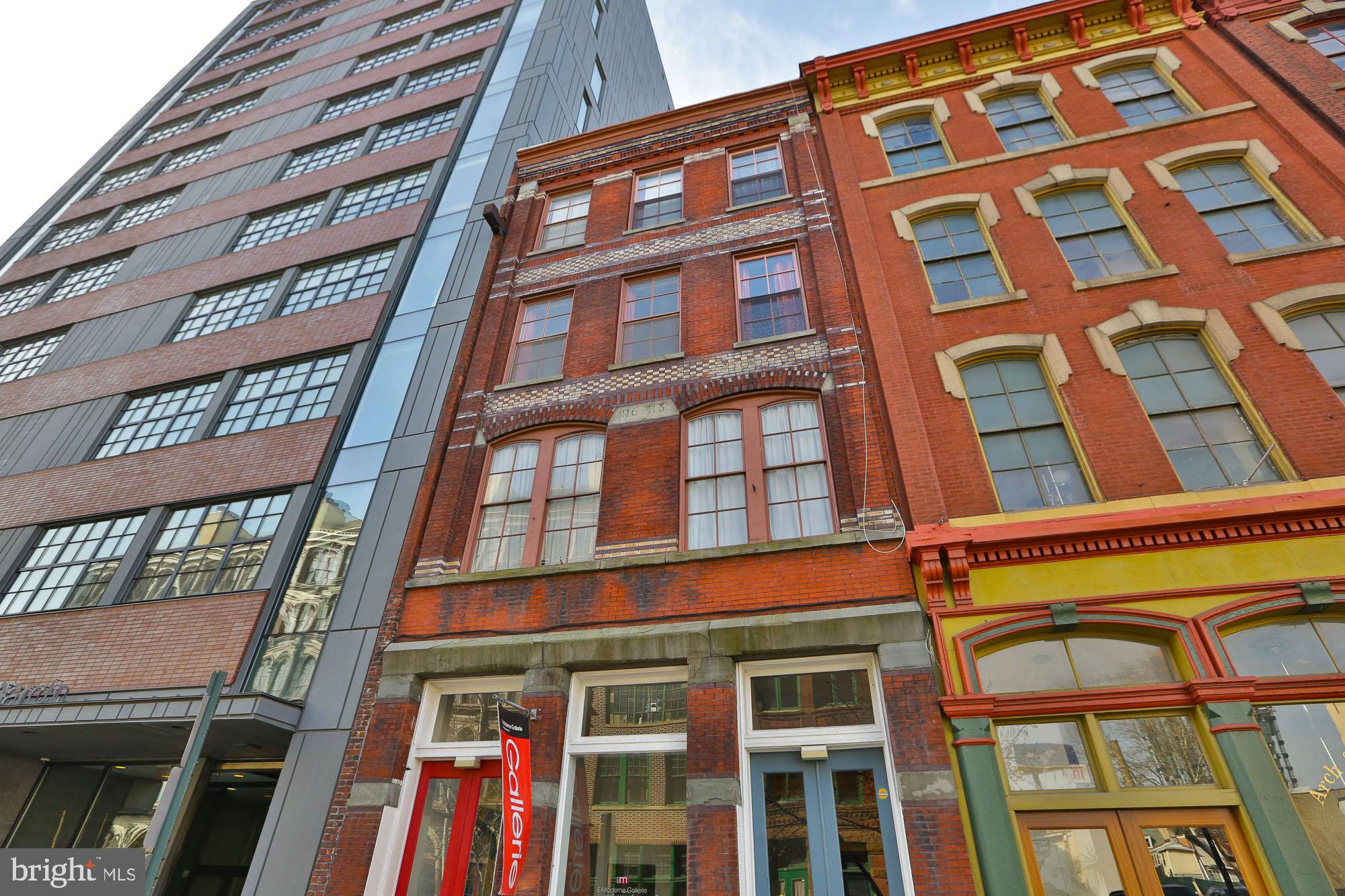 Discover boutique living in a charming, quiet corner of Old City—just steps from a vibrant, cosmopolitan lifestyle. Enjoy easy access to renowned shopping, art galleries, coffee shops, fitness studios, yoga centers, and an array of stylish boutiques.
This spacious bilevel unit features:
Exposed brick walls and soaring ceilings for an authentic, airy feel
Oversized windows flooding the space with natural light
Two large bedrooms with generous closet space
In-unit stackable washer/dryer for your convenience
Access to a stunning roof deck offering panoramic 360° views of Old City and the waterfront
Live in the center of culture and convenience while enjoying the comfort of a private retreat.
Don’t miss this opportunity – available August 2025!