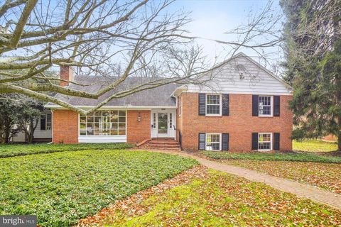 Photo of 2710 WASHINGTON AVE, CHEVY CHASE, MD 20815 (MLS # MDMC2076252)