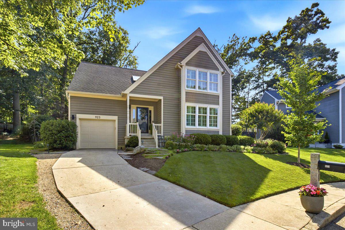 923 LANGDON COURT