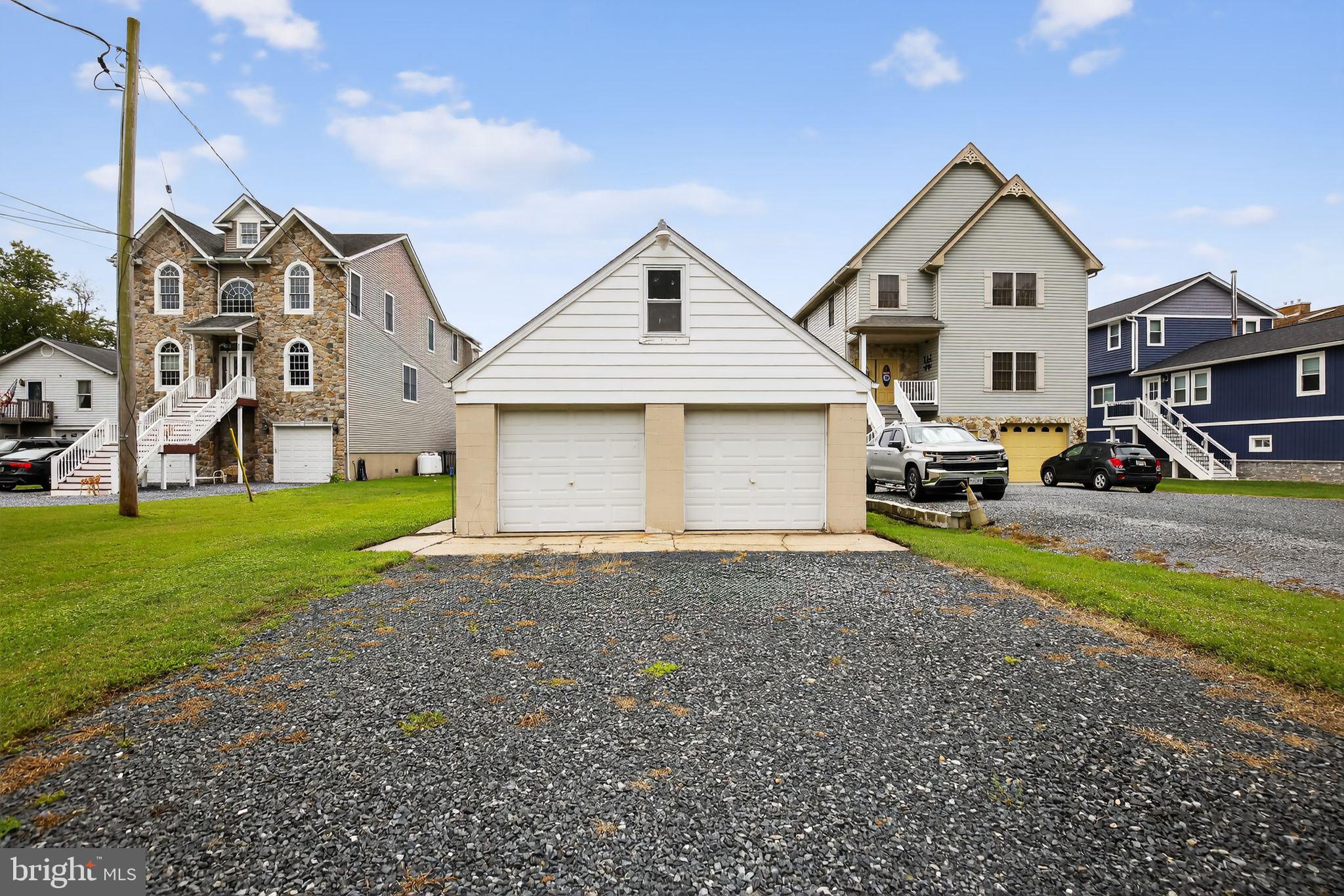 BOWLEYS QUARTERS - Residential
