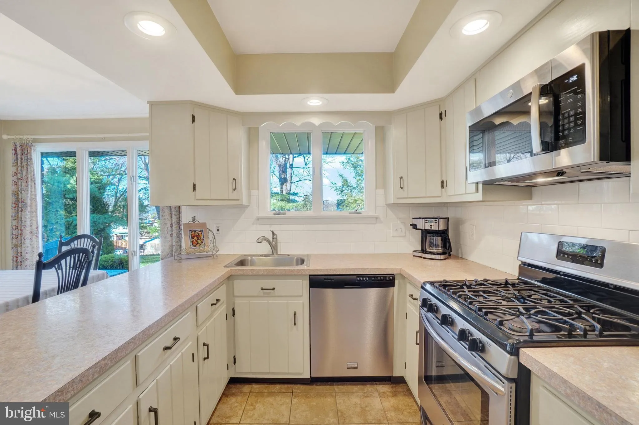 York, Pennsylvania 17402, United States, 4 Bedrooms Bedrooms, ,3 BathroomsBathrooms,Residential,Active,4208