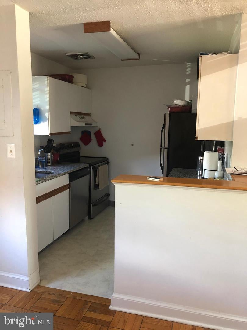 1700 W ABINGDON DRIVE 201