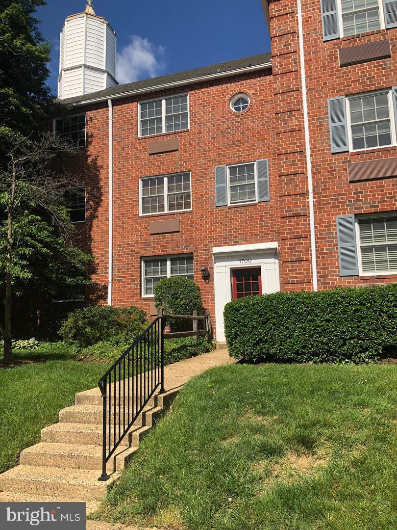 1700 W ABINGDON DRIVE 201