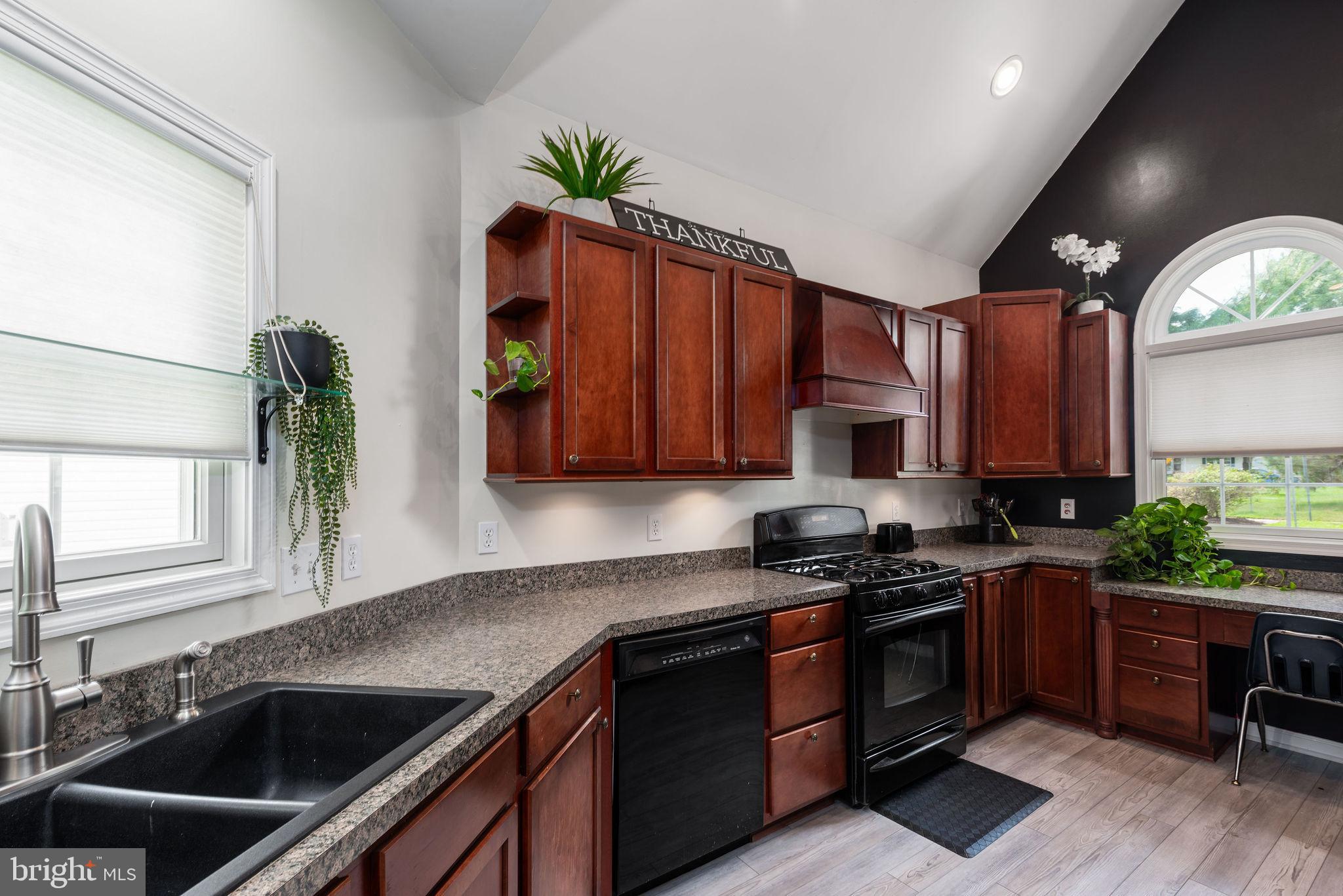 MEADOW BROOK - Residential