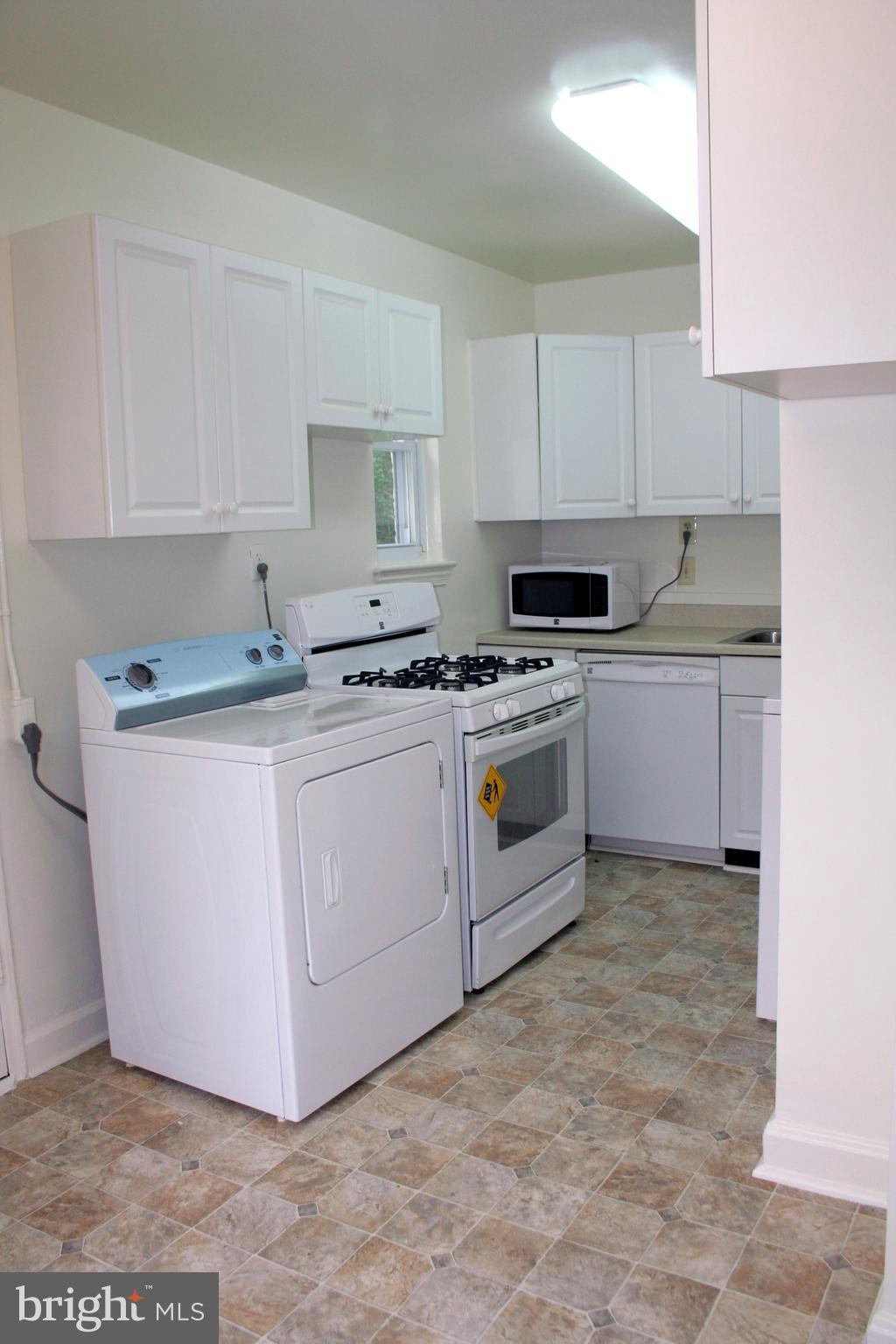 AYRLAWN - Residential Lease