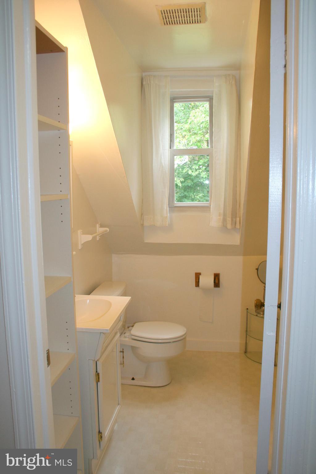 AYRLAWN - Residential Lease