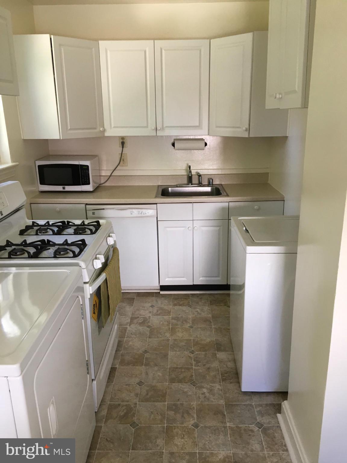 AYRLAWN - Residential Lease