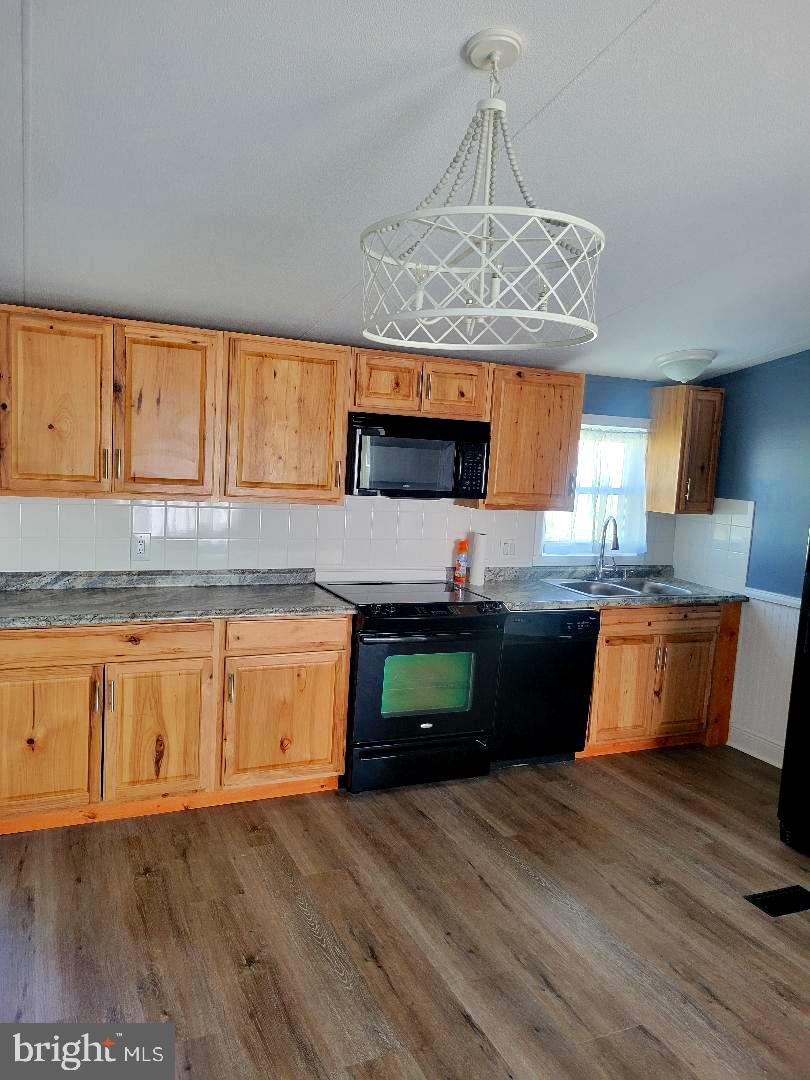 ROYAL CREST ESTATES - Residential