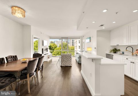 Photo of 6820 Wisconsin Ave #3010, BETHESDA, MD 20815 (MLS # MDMC2158410)