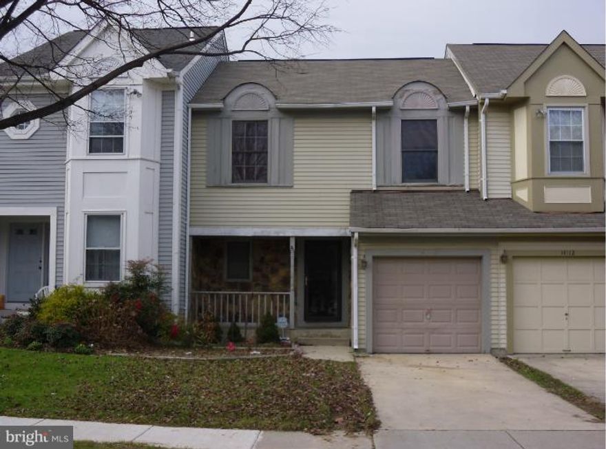 Awesome community & layout enter hardwood flrs in foyer/kitchen w/stainless steel appl.  Large living room with skylights & fireplace. Deck off of kitchen.  Huge bsmt with recess lighting, br, ba, and walkout to fully fenced backyard.  Mstr br with walkin closets & cathedral ceilings, Mstr ba w/ her/her sinks, & soaking tub.  Paint & Carpet in good shape and neutral. Move in today