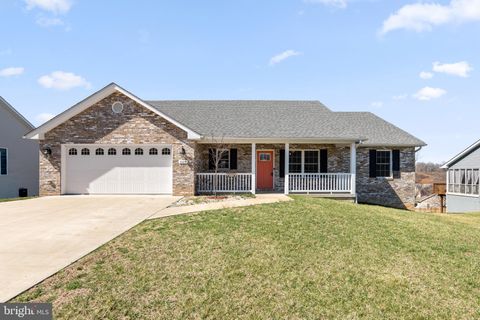 Homes For Sale - 1119 Ewell Street<br/> Warren County, FRONT ROYAL, VA 22630