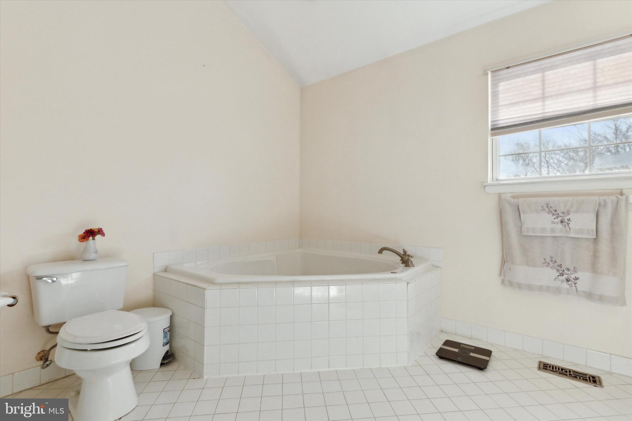 BLUE BELL CC - Residential Lease